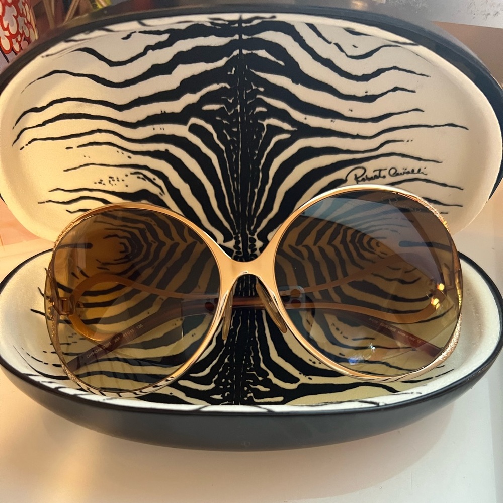 Pre-owned Roberto Cavalli gold frame sunnies. Details along the glasses.